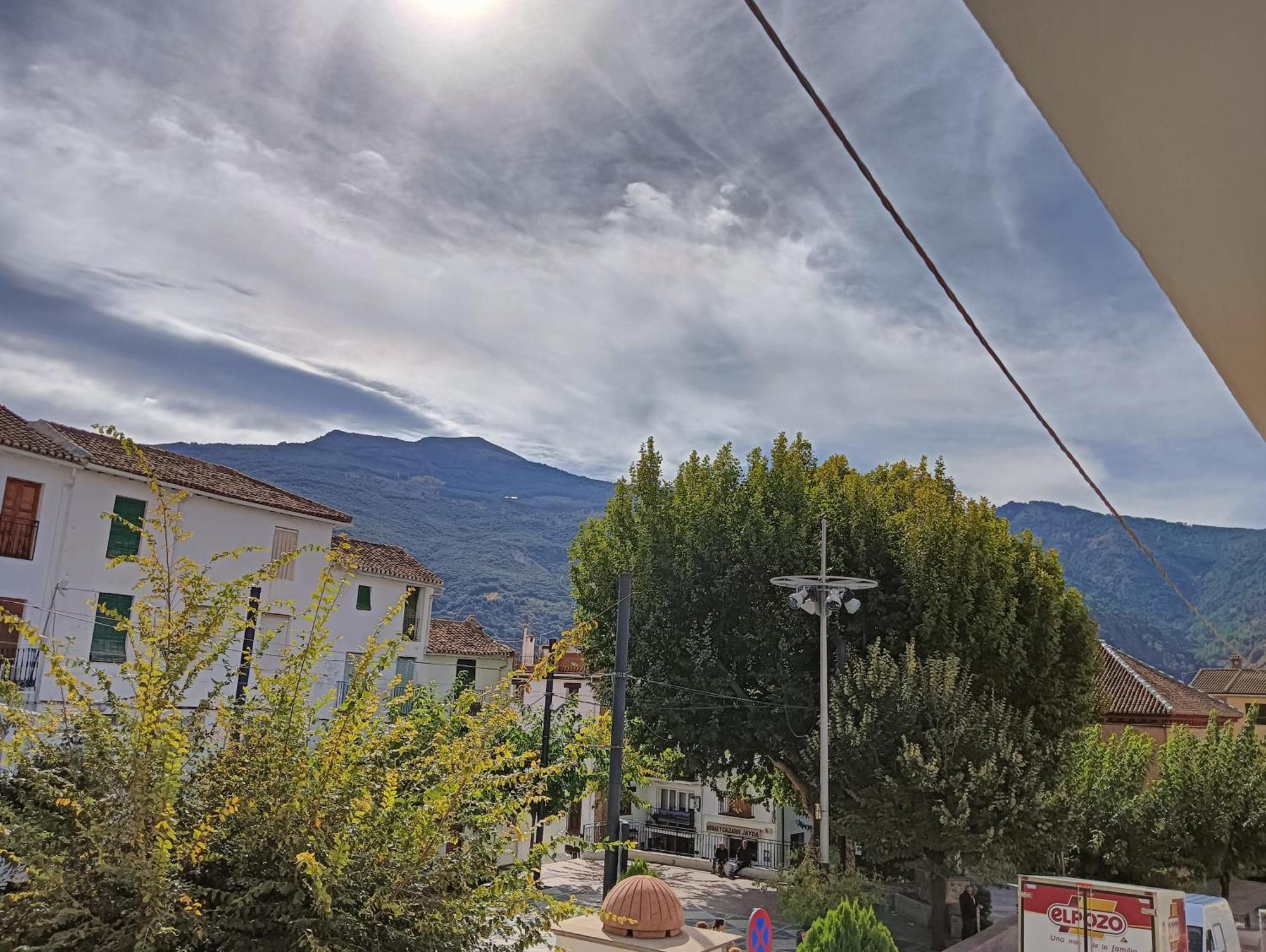 Appartamento La Casa De La Plaza Guejar Sierra Esterno foto